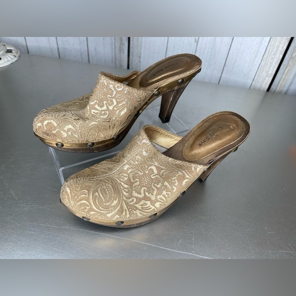 Cindy Says Couture Clog Heels Studded Gold Tab Filigree Size 6 - Picture 1 of 5